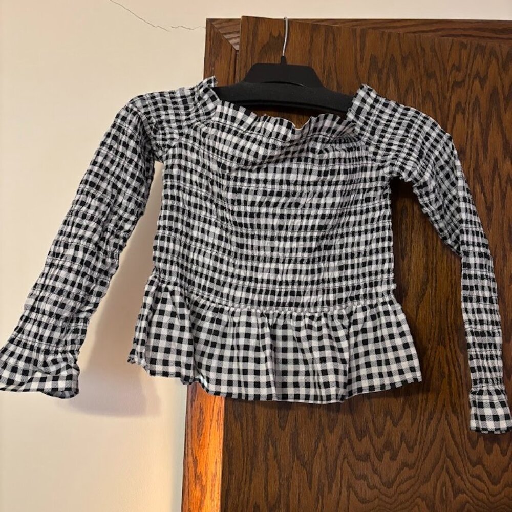 Divided H&M Black/White Color Top with Long Sleeves (size Large)